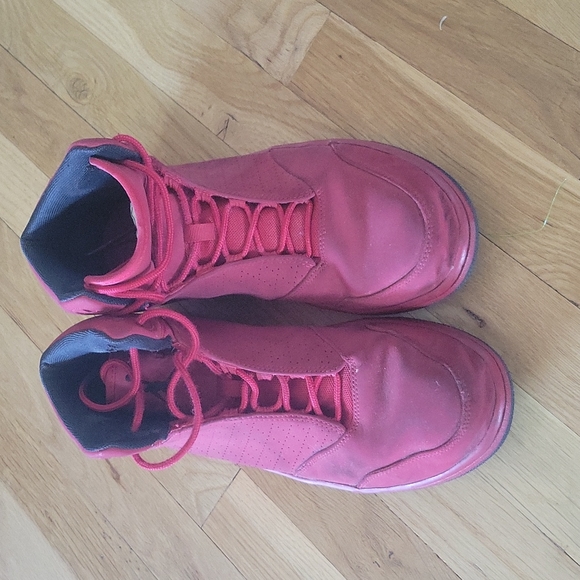 Mens Jordan Sneakers Red and black in US size 10.5 - Picture 2 of 5